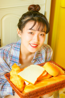 女人两腿打开让男人添的演员表